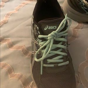 Women’s ASICS sneakers. Gray//Green